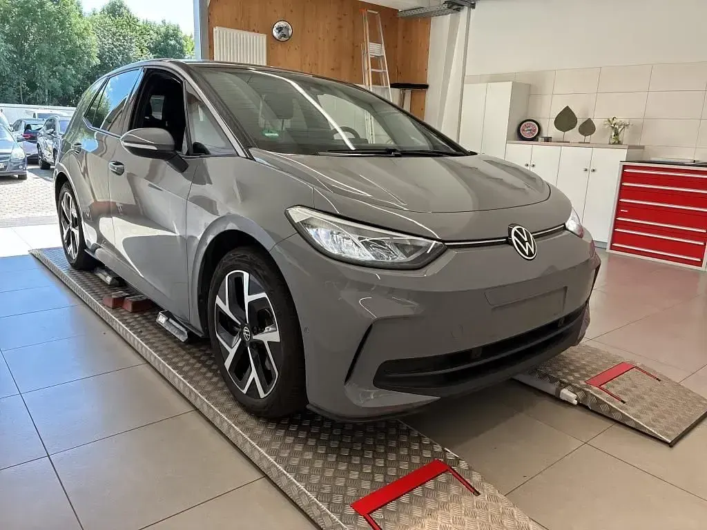 Gebraucht VW ID.3 Pro 150 kW (204 PS) 2024 Mondsteingrau Kleinwagen