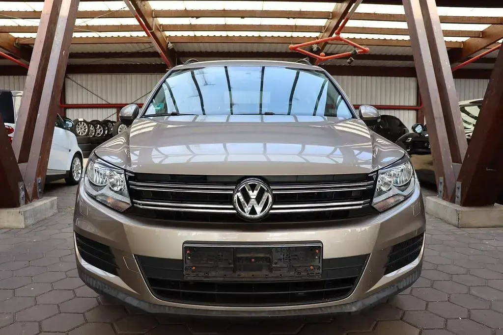 Gebraucht VW Tiguan Trendline 125 PS (91 kW) 2015 Beige SUV