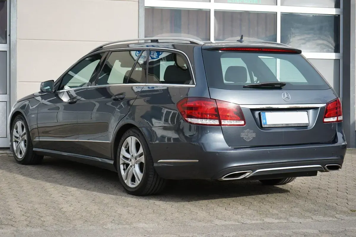 Gebraucht Mercedes E350 Avantgarde 231 PS (169 kW) 2010 Grau Kombi