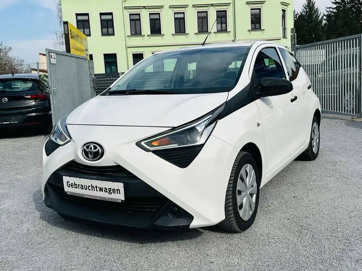 Gebraucht Toyota Aygo 72 PS (52 kW) 2021 Pianosaweiß Kleinwagen
