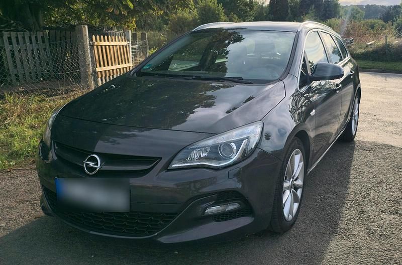 Grau Gebraucht 2015 Opel Astra Edition Kombi | 5.299 € (Fairer Preis) - Bild 1/4