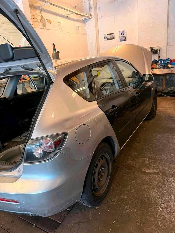 Second-hand Mazda 3 105 CP (77 kW) 2007 Argintiu Berlinǎ