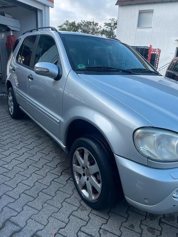 Grau Gebraucht 2002 Mercedes ML270 SUV | 3.000 € (Guter Preis) - Bild 1/4