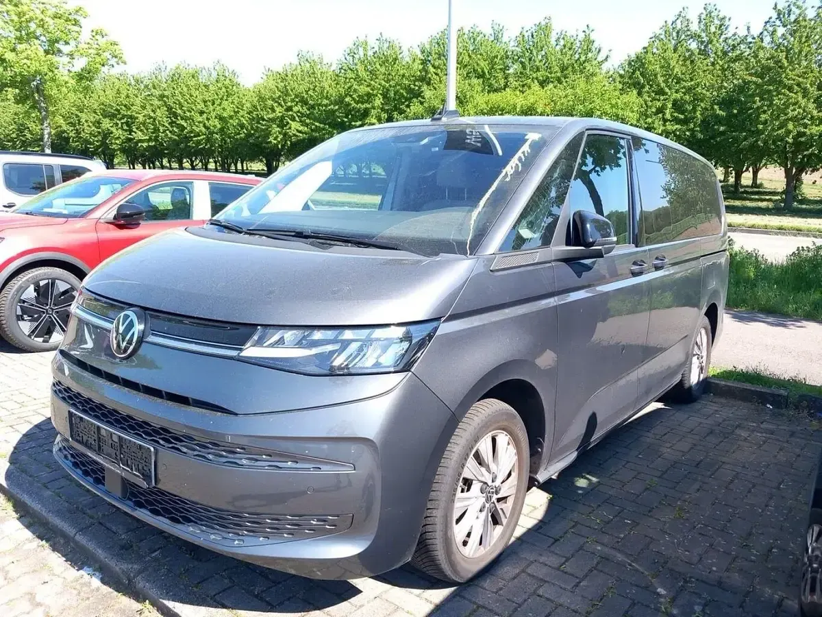 Second-hand VW Multivan Life 218 CP (160 kW) 2022 Gri Monovolum