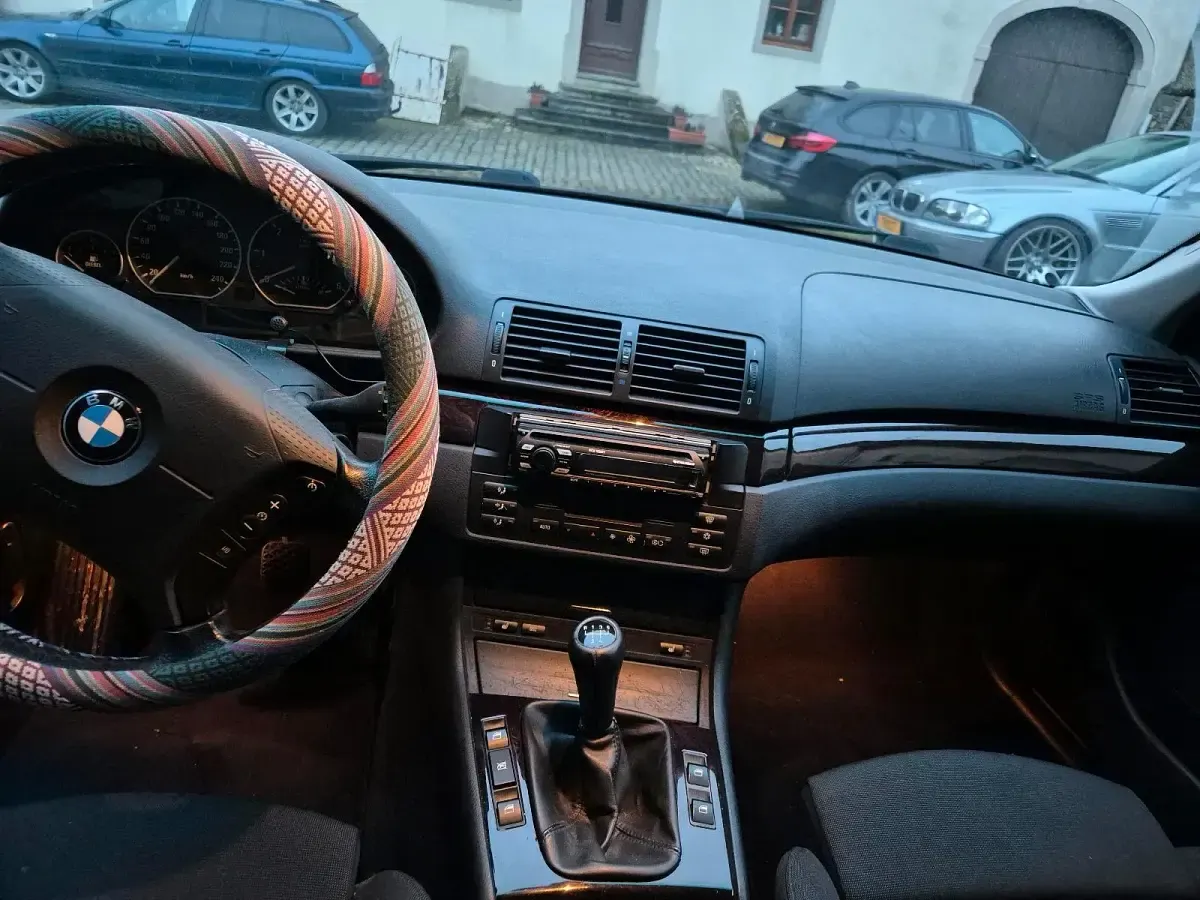 Gebraucht BMW 320 150 PS (110 kW) 2002 Schwarz Limousine