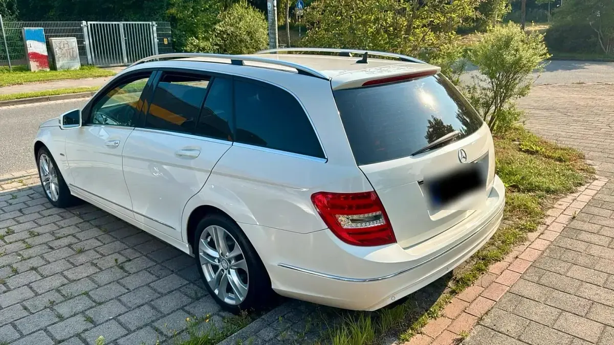 Gebraucht Mercedes C180 156 PS (114 kW) 2013 Weiß Kombi