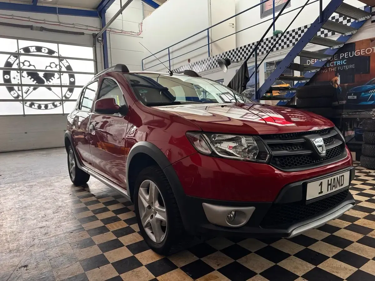 Gebraucht Dacia Sandero Stepway 90 PS (66 kW) 2015 Rot Limousine