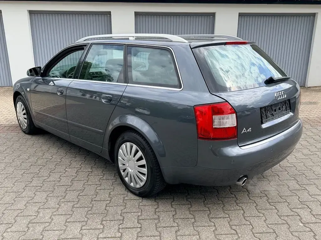 Usata Audi A4 102 CV (75 kW) 2004 Grigio Berlina