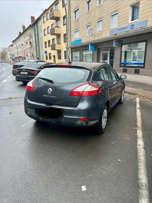 Gebraucht Renault Mégane III 101 PS (74 kW) 2012 Blau Kombi