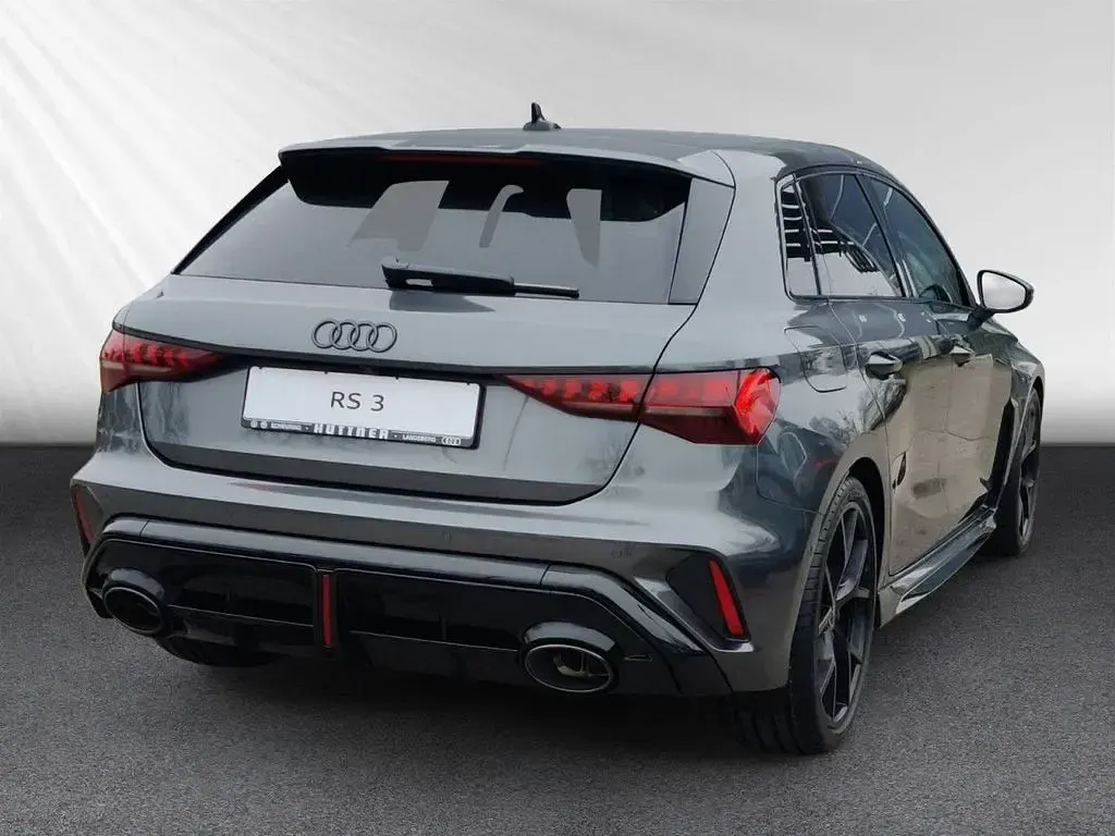 Gebraucht Audi RS3 Sport 400 PS (294 kW) 2026 Grau Limousine