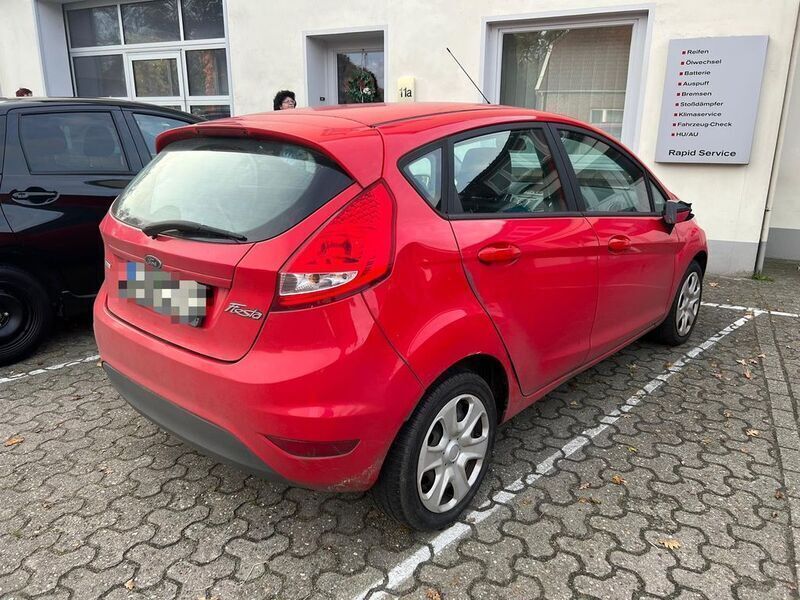 Gebraucht Ford Fiesta Trend 75 PS (55 kW) 2009 Rot Kleinwagen