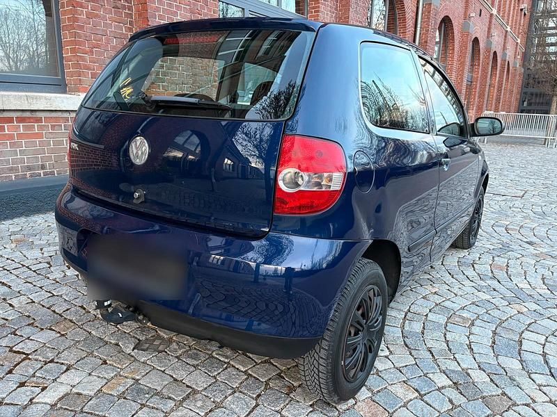 Second-hand VW Fox 54 CP (39 kW) 2006 Albastru Hatchback