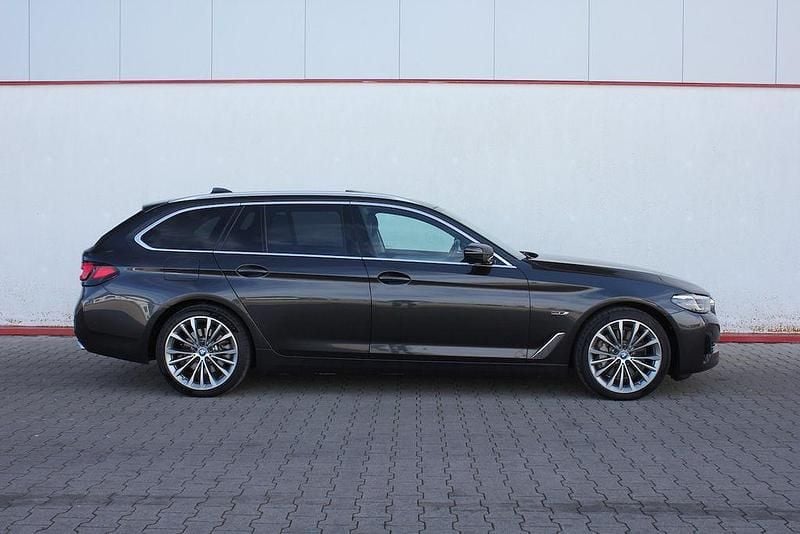 Gebraucht BMW 530 Efficient Dynamics 292 PS (214 kW) 2022 Grau Kombi