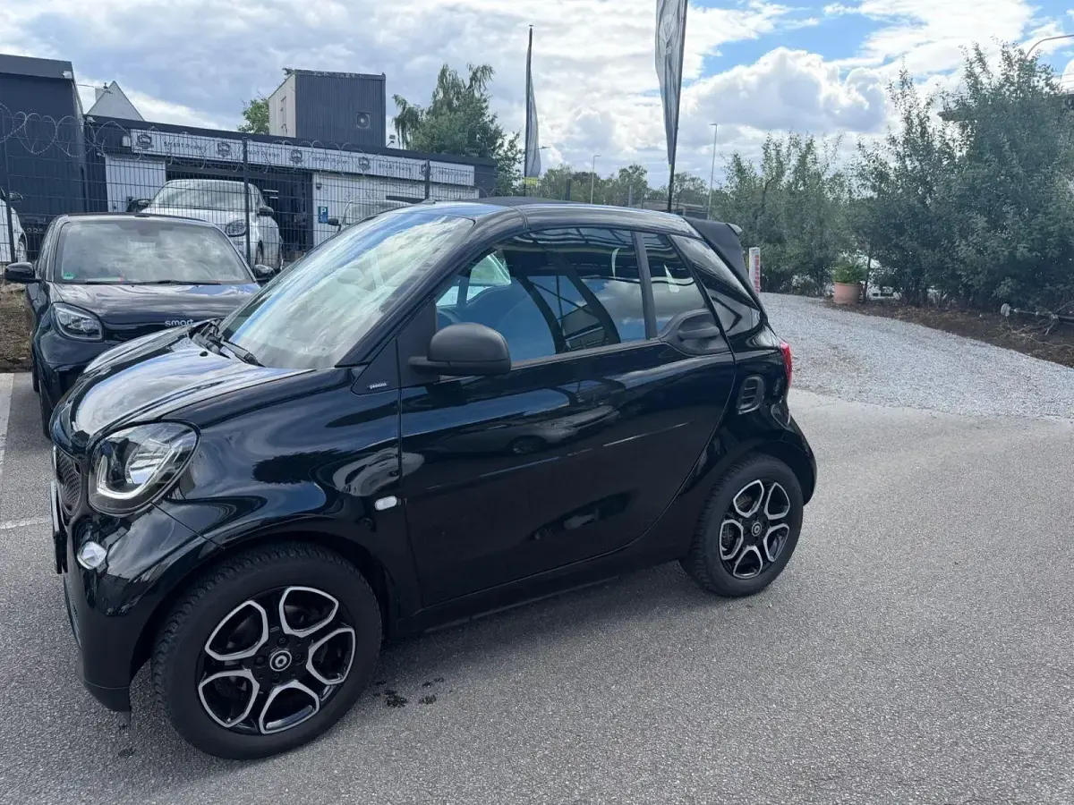 Gebraucht Smart ForTwo Cabrio Passion 90 PS (66 kW) 2019 Schwarz Cabrio