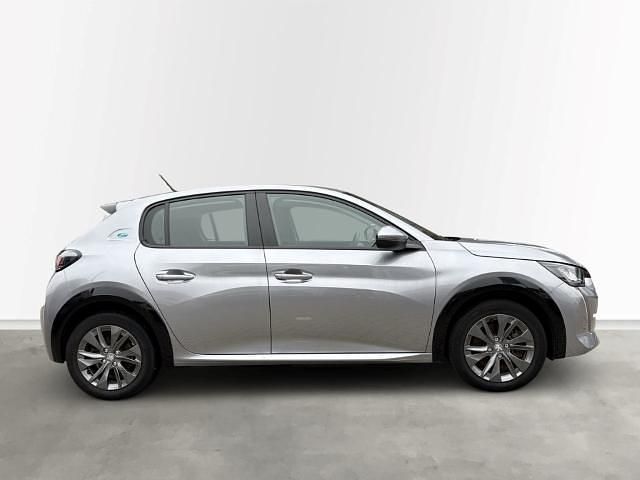 Gebraucht Peugeot e-208 Active 100 kW (136 PS) 2022 Artense grau Kleinwagen