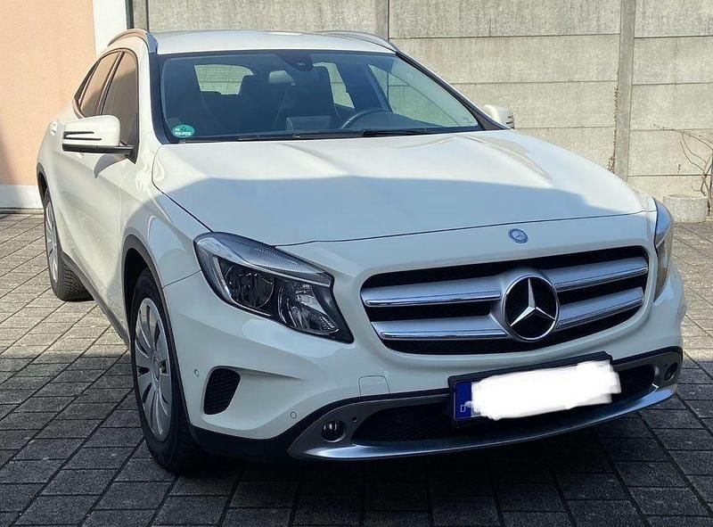 Gebraucht Mercedes GLA220 177 PS (130 kW) 2015 Weiß SUV