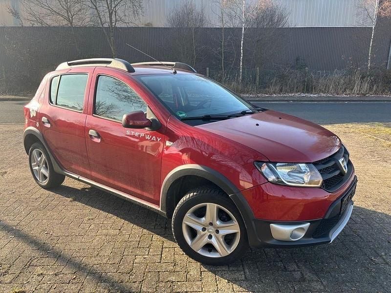Gebraucht Dacia Sandero 90 PS (66 kW) 2015 Rot Limousine