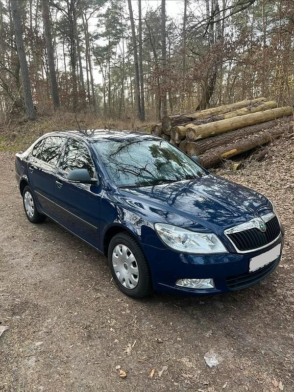 Gebraucht Skoda Octavia 80 PS (58 kW) 2012 Blau Limousine