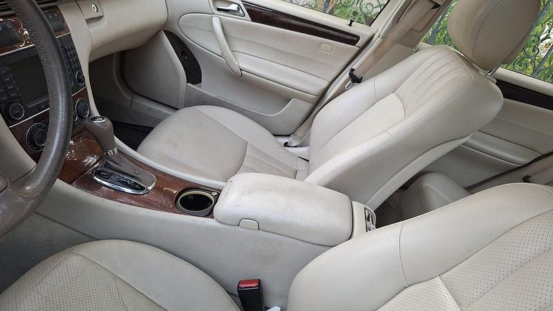 Weiß Gebraucht 2006 Mercedes C280 Limousine | 4.350 € (Fairer Preis) - Bild 1/4