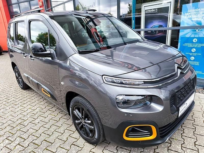 Grau Gebraucht 2021 Citroën Berlingo Rip Curl Van / Kleinbus | 21.500 € (Etwas zu teuer) - Bild 1/4