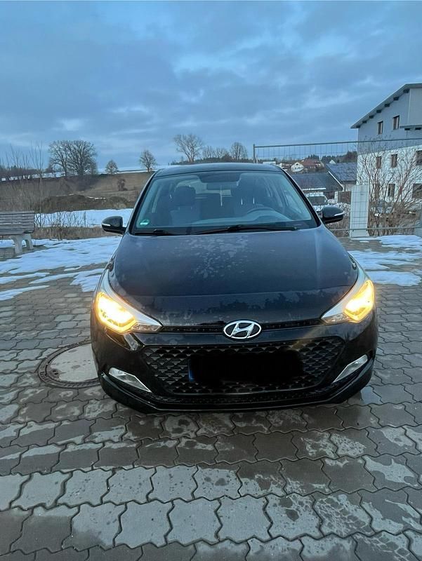 Gebraucht Hyundai i20 75 PS (55 kW) 2016 Schwarz Limousine