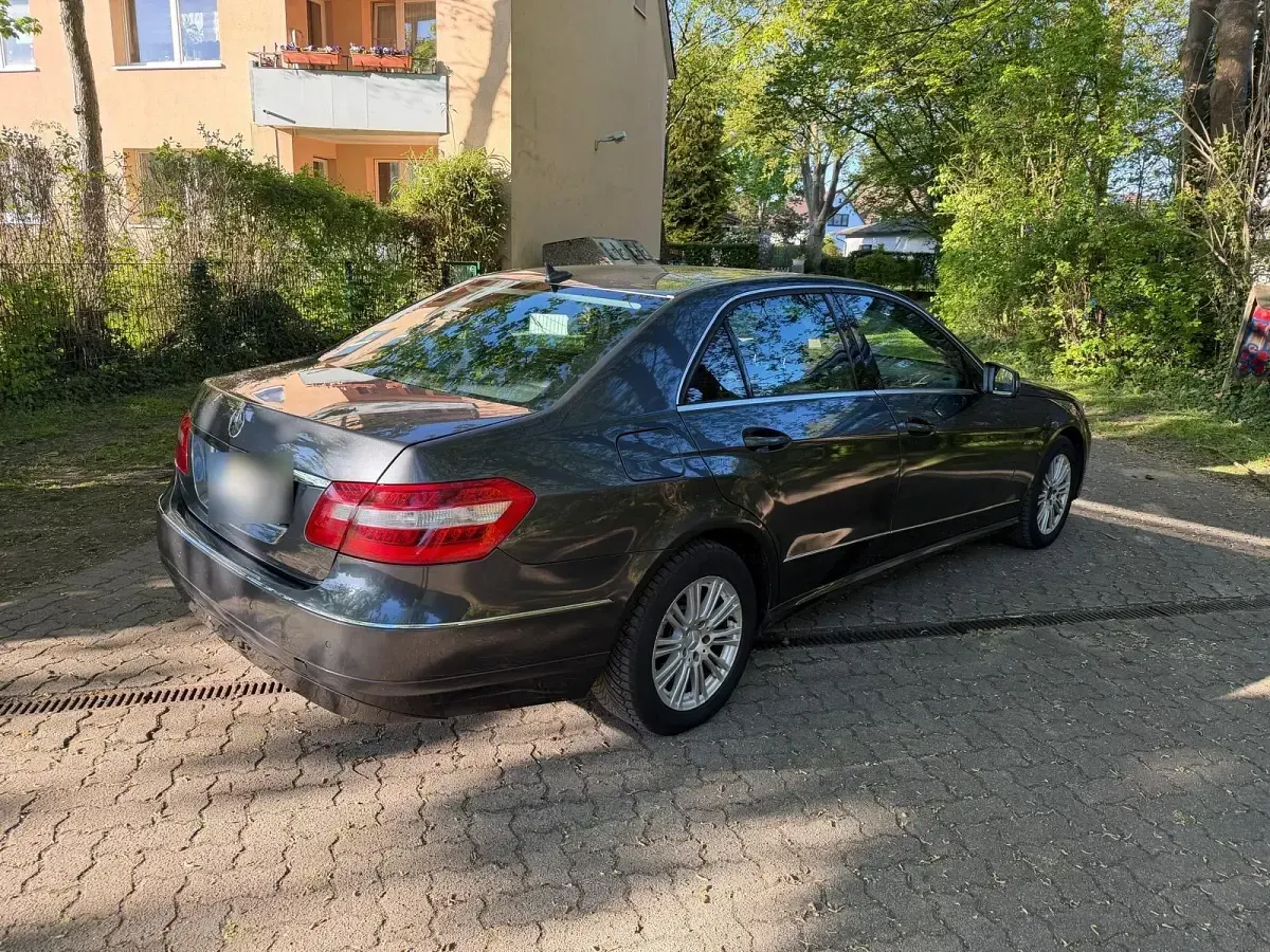 Usado Mercedes E220 170 CV (125 kW) 2010 Gris Berlina