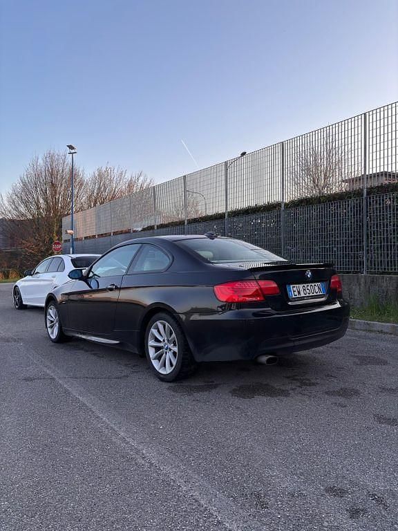 Gebraucht BMW 320 Performance 184 PS (135 kW) 2010 Schwarz Coupé