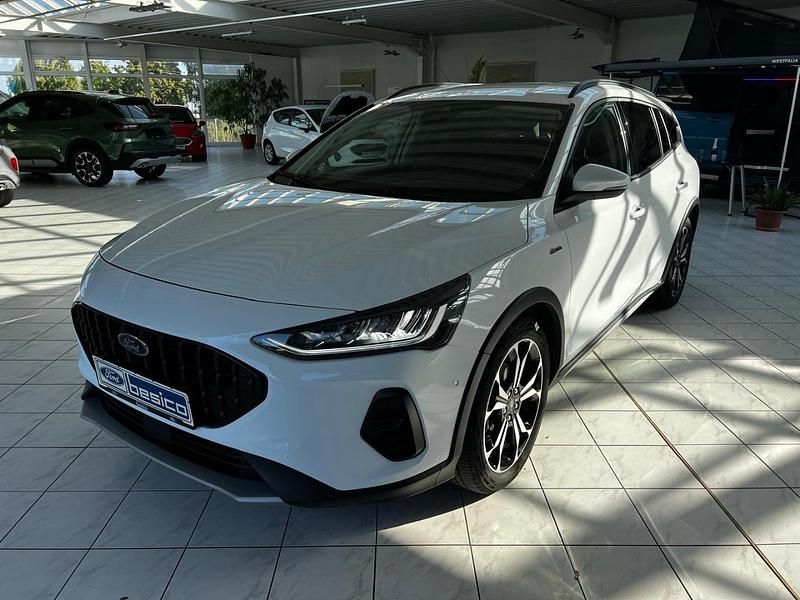 Gebraucht Ford Focus Active 155 PS (114 kW) 2023 Frostweiß Kombi