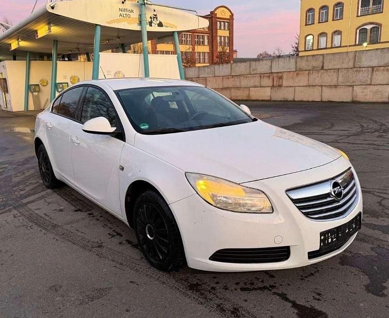 Gebraucht Opel Insignia Edition 116 PS (85 kW) 2009 Weiß Limousine