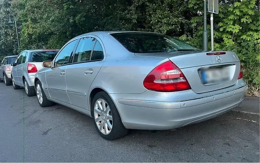 Gebraucht Mercedes E220 170 PS (125 kW) 2004 Silber Limousine