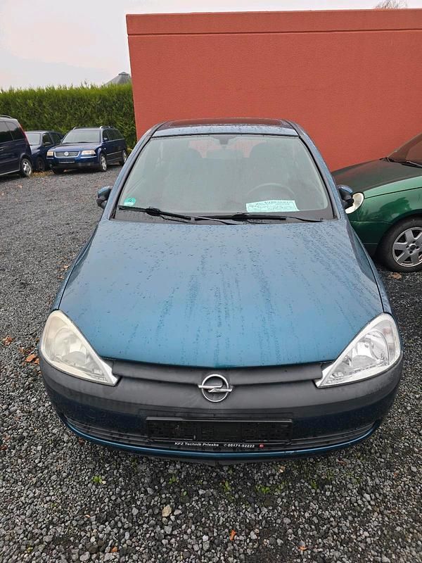 Blau Gebraucht 2000 Opel Corsa Limousine | 1.350 € (Teuer) - Bild 1/4