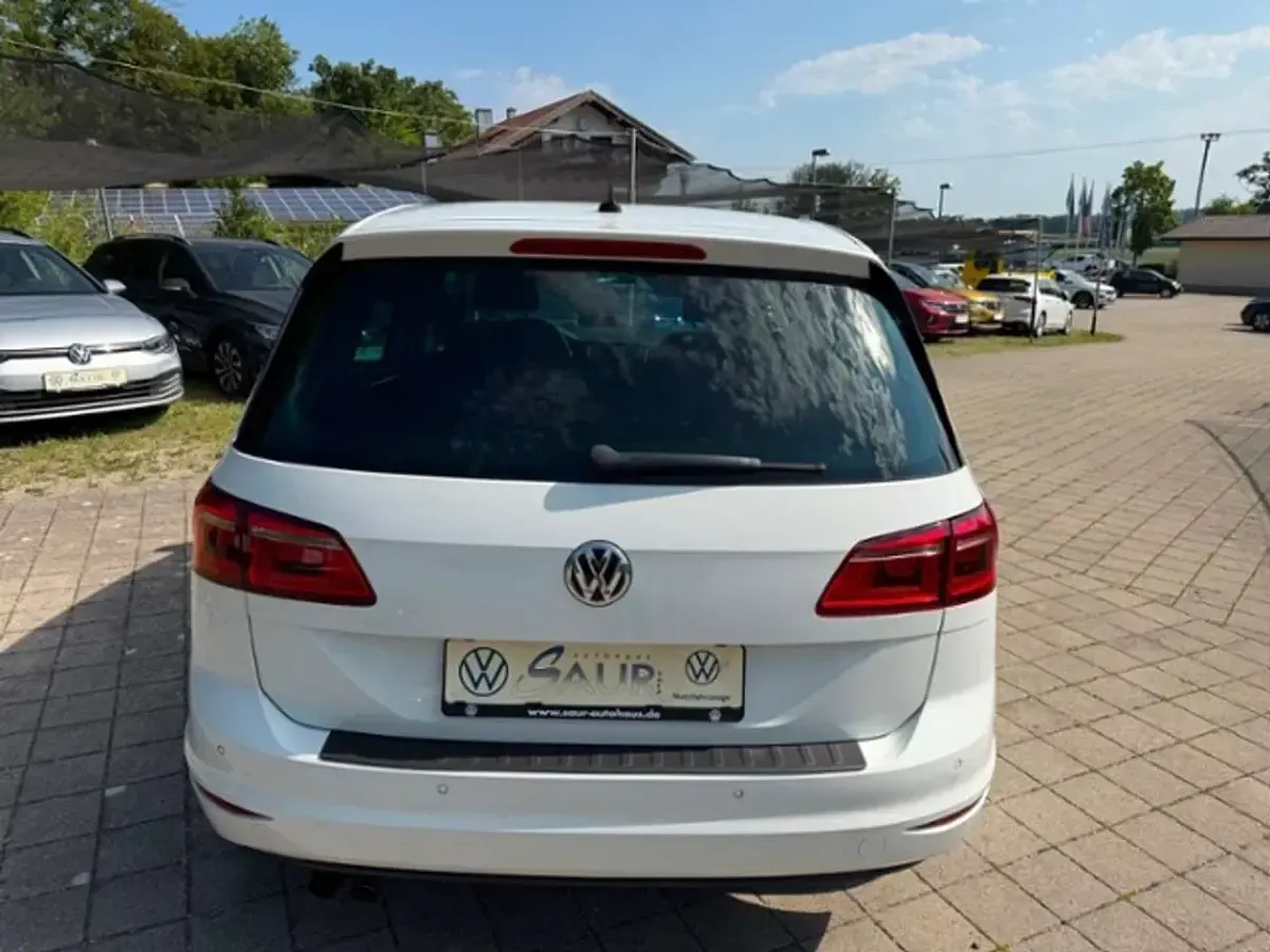 Gebraucht VW Golf VII Highline 150 PS (110 kW) 2016 Pure white Limousine