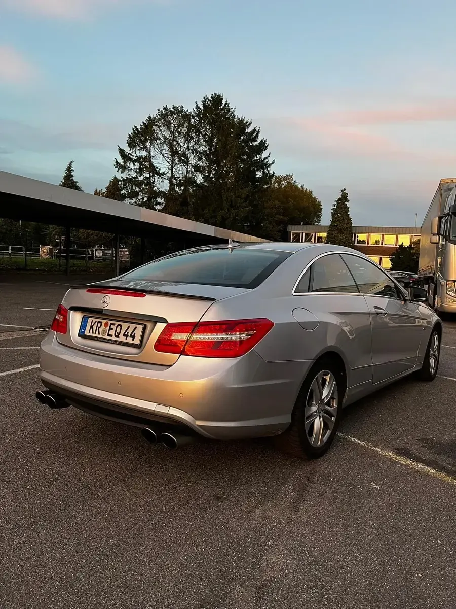 Second-hand Mercedes E250 204 CP (150 kW) 2010 Argintiu Coupe
