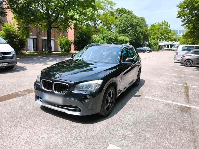 Schwarz Gebraucht 2011 BMW X1 SUV | 5.700 € - Bild 1/4