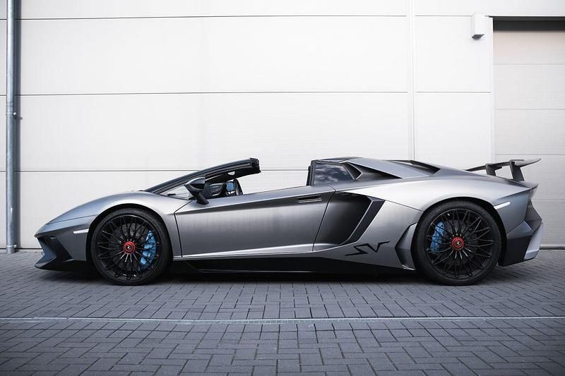 Grau Gebraucht 2017 Lamborghini Aventador Cabrio | 499.900 € - Bild 1/4