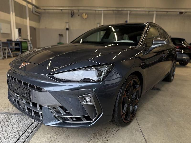 Magnetic grau Gebraucht 2025 Cupra Leon VZ Kombi | 36.900 € (Guter Preis) - Bild 1/4