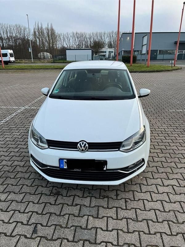 Gebraucht VW Polo Comfortline 90 PS (66 kW) 2015 Weiß Kleinwagen
