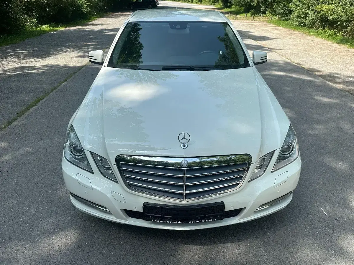 Używany Mercedes E350 306 KM (225 kW) 2012 Biały Sedan/Limuzyna