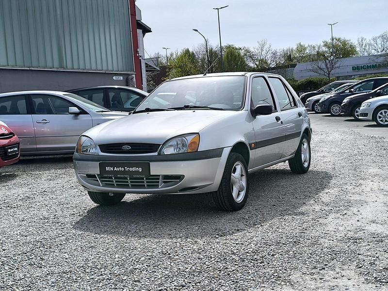 Silber Gebraucht 2001 Ford Fiesta Kleinwagen | 1.290 € (Fairer Preis) - Bild 1/4