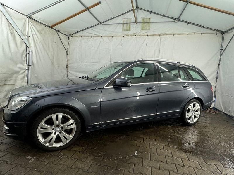 Gebraucht Mercedes C180 156 PS (114 kW) 2011 Grau Kombi