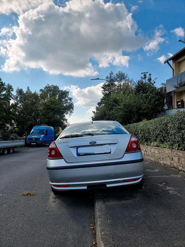 Gebraucht Ford Mondeo 145 PS (106 kW) 2006 Silber Limousine