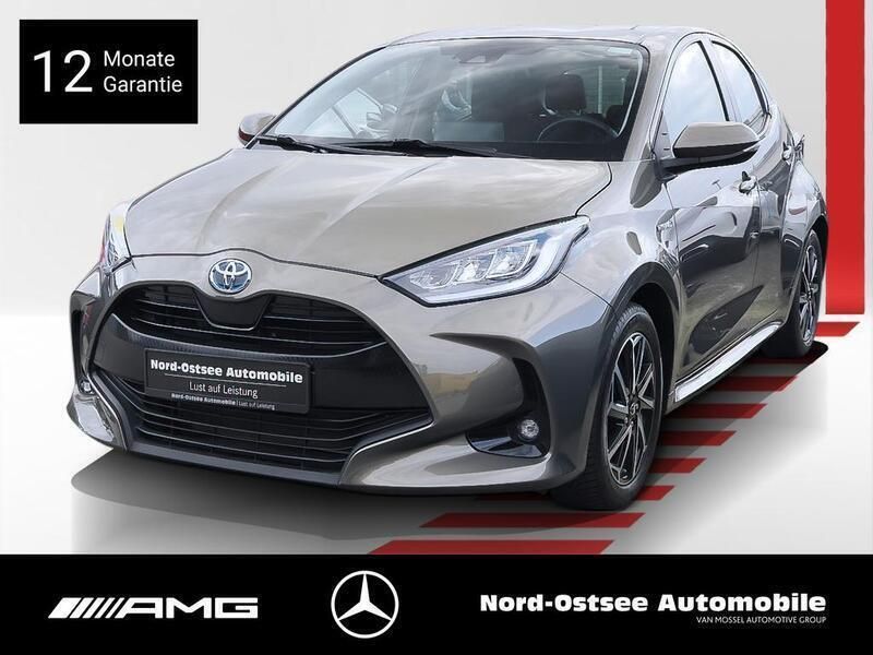 Braun Gebraucht 2021 Toyota Yaris Hybrid Team Limousine | 17.990 € (Guter Preis) - Bild 1/4