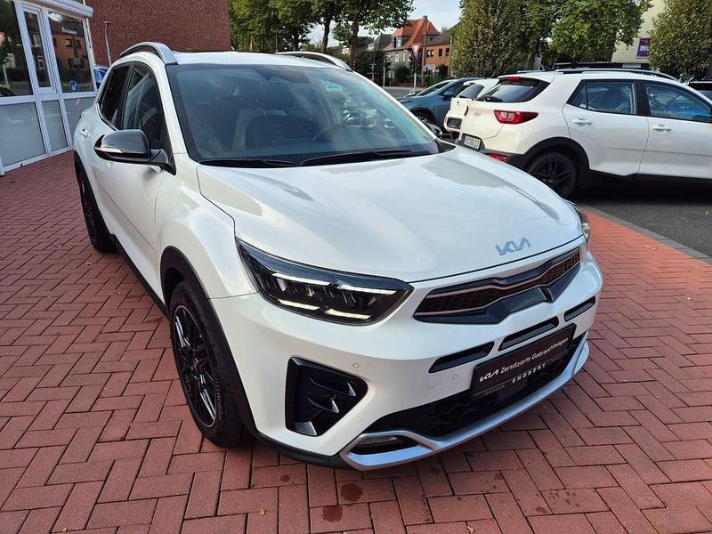 Weiß Gebraucht 2024 Kia Stonic GT-Line SUV | 25.390 € (Teuer) - Bild 1/4