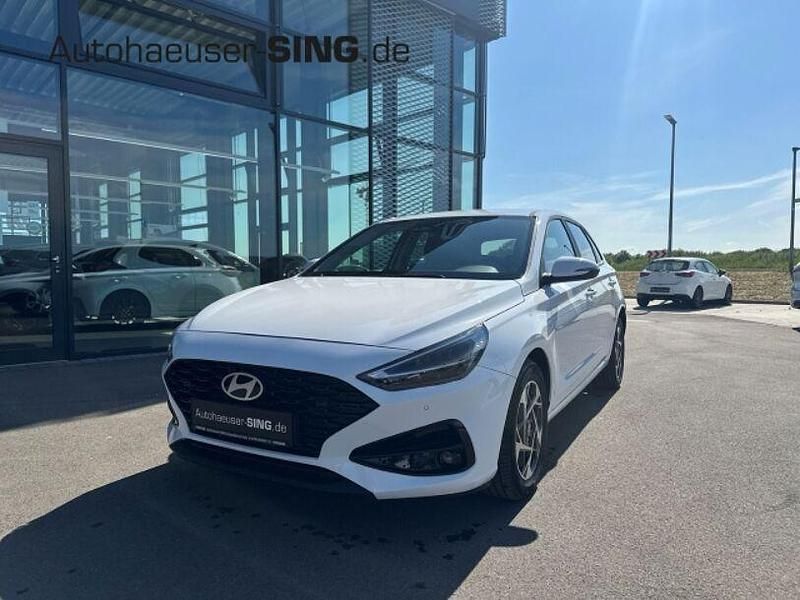 Weiß (atlas white) Neu 2025 Hyundai i30 Limousine | 23.990 € (Guter Preis) - Bild 1/4