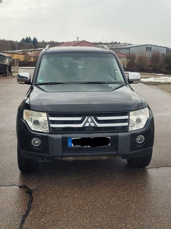 Schwarz Gebraucht 2008 Mitsubishi Pajero Invite SUV | 12.800 € (Etwas zu teuer) - Bild 1/4