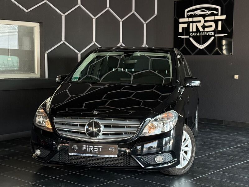 Schwarz Gebraucht 2013 Mercedes B180 Van / Kleinbus | 7.499 € (Guter Preis) - Bild 1/4