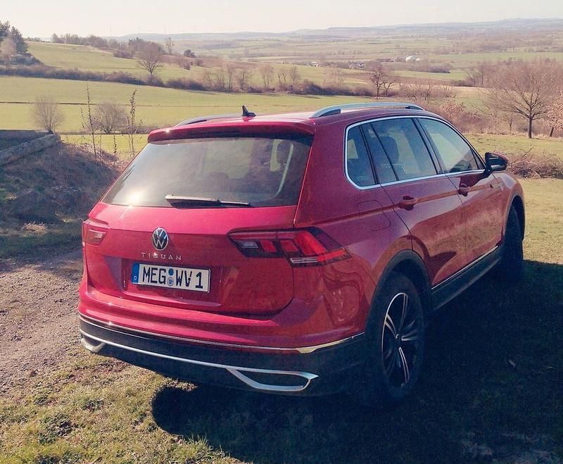 Gebraucht VW Tiguan Elegance 150 PS (110 kW) 2023 Rot SUV