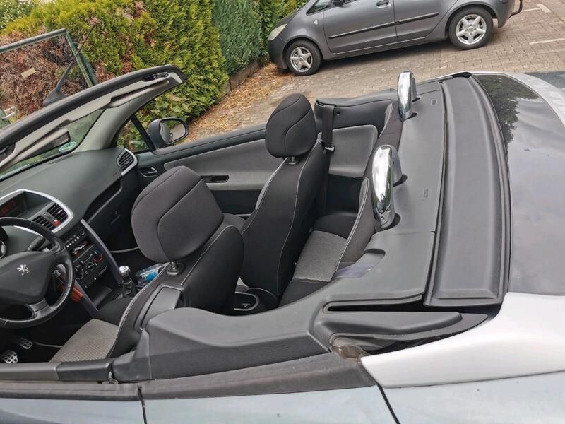 Silber Gebraucht 2007 Peugeot 207 CC Cabrio | 2.650 € (Fairer Preis) - Bild 1/4