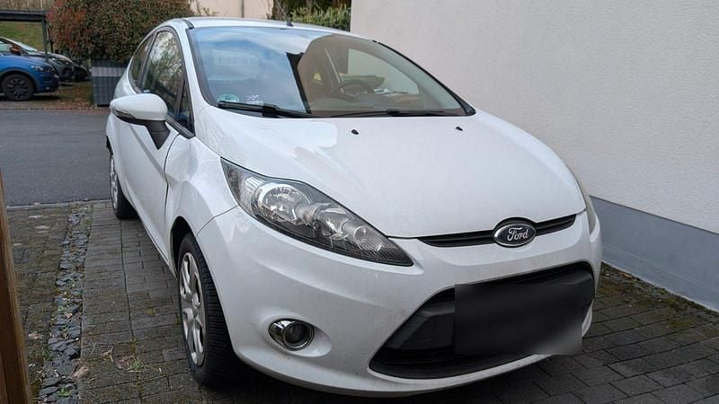 Gebraucht Ford Fiesta 60 PS (44 kW) 2011 Weiß Kleinwagen
