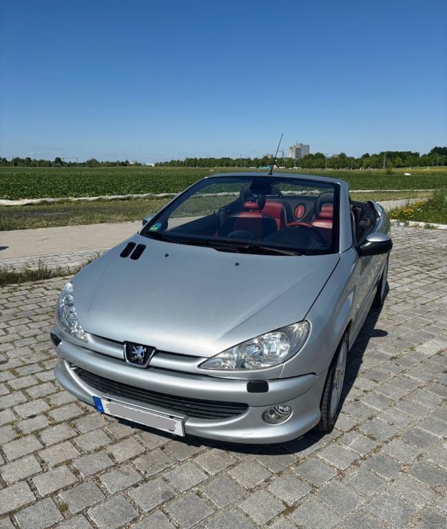 Silber Gebraucht 2005 Peugeot 206 CC Platinum Cabrio | 2.700 € (Guter Preis) - Bild 1/4